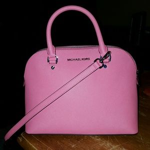 NWOT pink michael kors purse !!