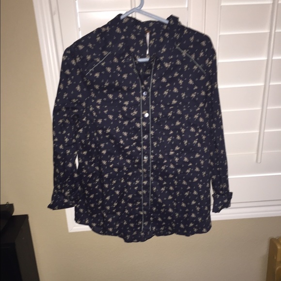 🎉HP 6/6🎉Free People printed button down - Picture 3 of 4