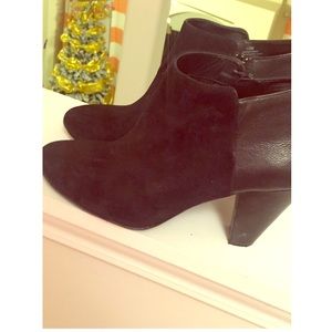 Gianni Bini black suede booties