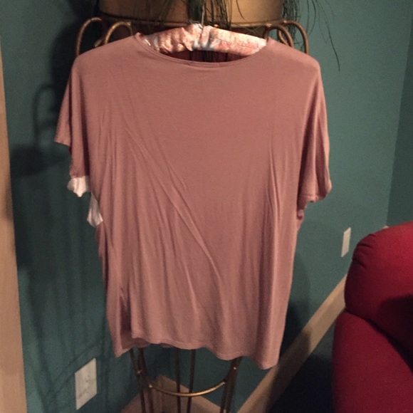 Light, flowy top with fun sleeves - Picture 4 of 4