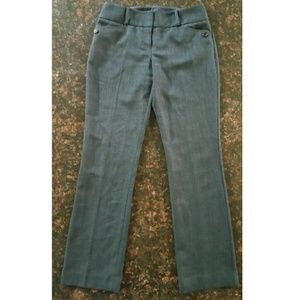 The Limited size 6 Cassidy fit NAVY pants