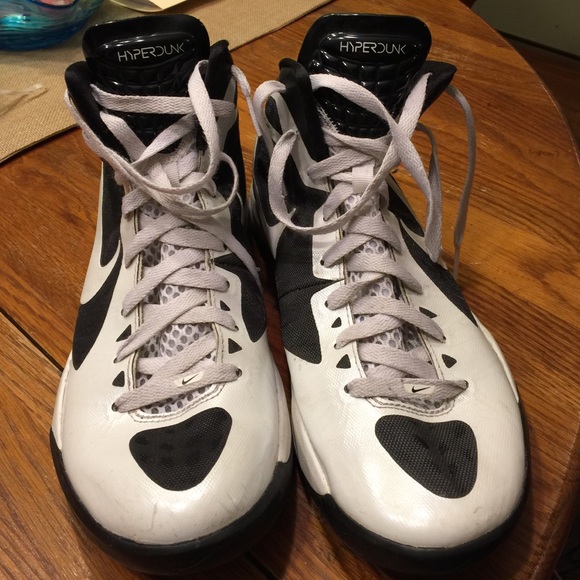 White/Black Nike Flywire basketball shoes