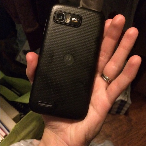 AT&T Motorola smartphone - Picture 2 of 3