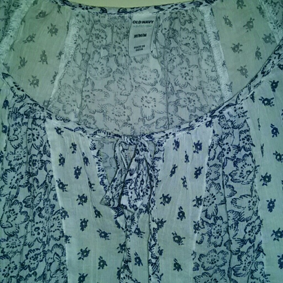 Old Navy blue/white floral print shirt. - Picture 2 of 4