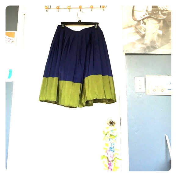 Navy/Green color block pleated skirt