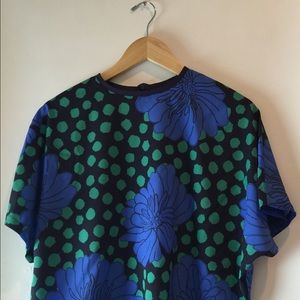 H&M Dark Blue Flower Top. NWOT.