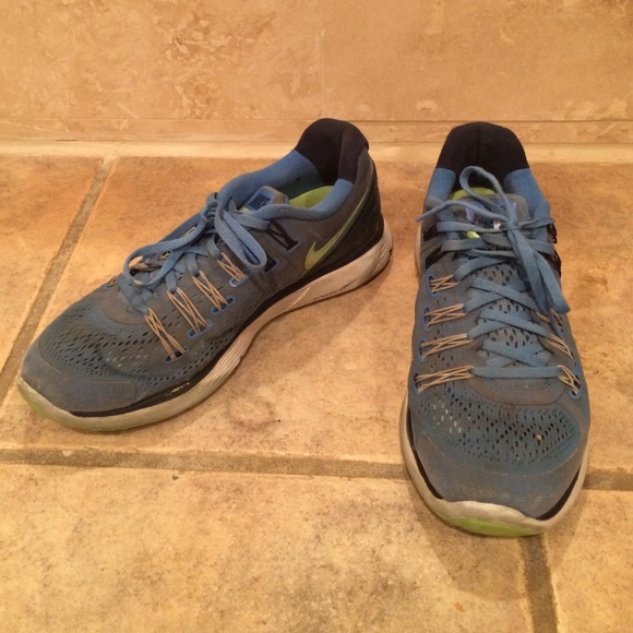 Nike running shoes. - Picture 2 of 2