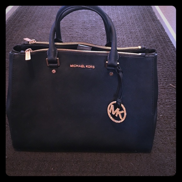 Michael Kors Handbags - Michael Kors LARGE sutton