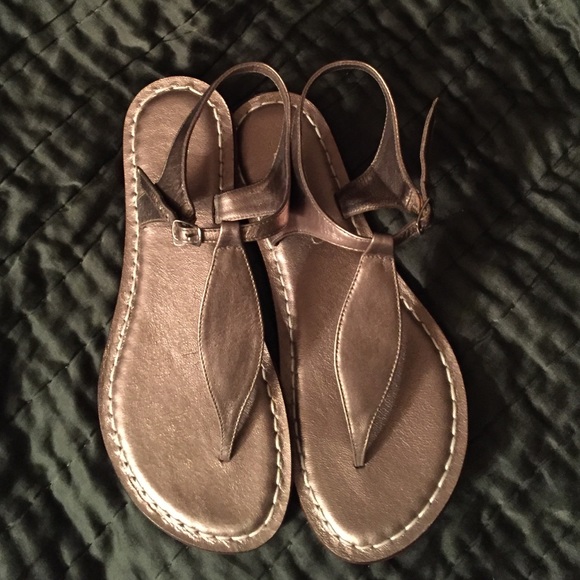 Bernardo metallic bronze leather sandals