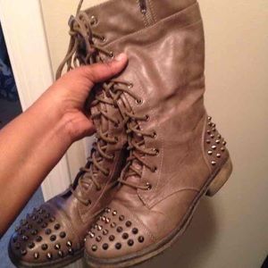 Combat boots