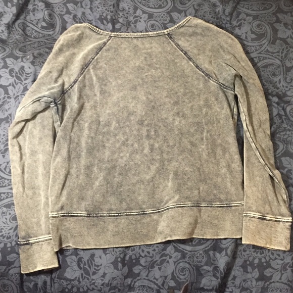 Versatile v-neck fair-weather sweater - Picture 4 of 4