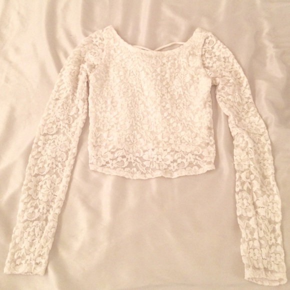 Abercrombie & Fitch Lace crop top 🐬