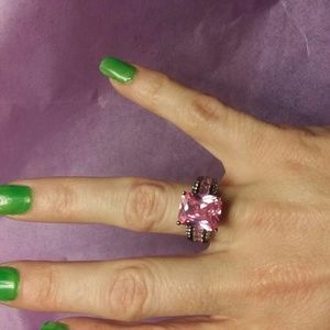 Beautiful Unique Ring Sz 7