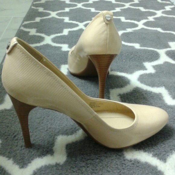 Heels - Picture 3 of 4