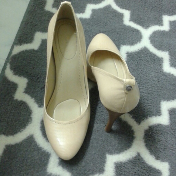 Heels - Picture 4 of 4