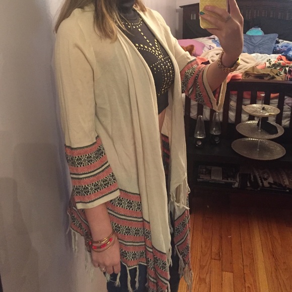 3/4 sleeve cardigan with Aztec print 💋