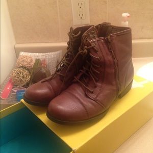 Steve Madden Tammy Brown Short Combat Boots