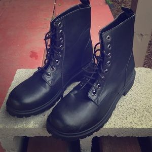 Combat boots