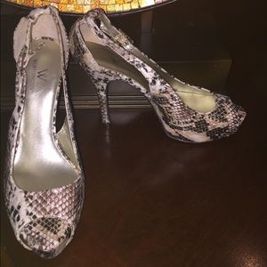 Snakeskin Look Heel NWOB