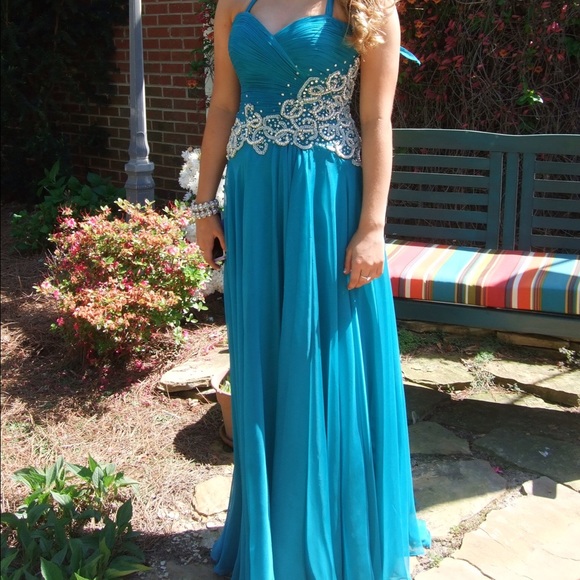 Prom dress - Picture 2 of 3
