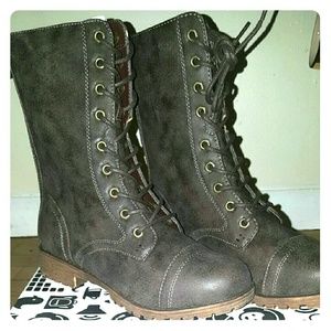 Combat boots