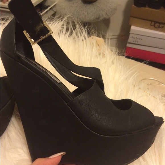 Black wedges