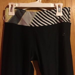Patterned black yoga pants