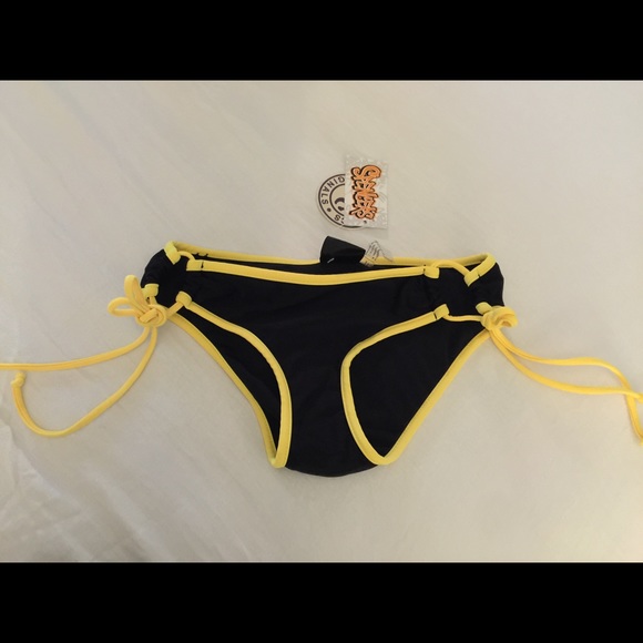 Small Batman Bikini Bottom - Picture 2 of 3