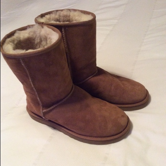 💙SALE! NWOT brown uggs size 8