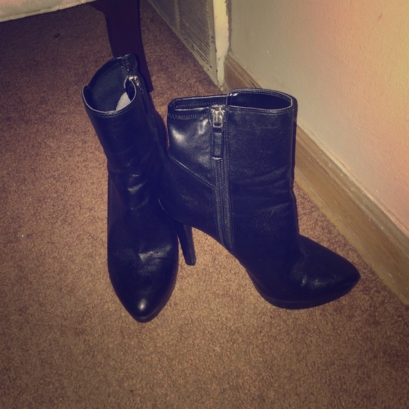 Nine West pointed boots