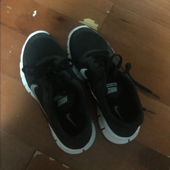 Nike kids sneaker size 3.5