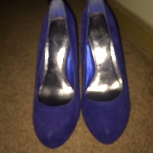 Blue suede pumps