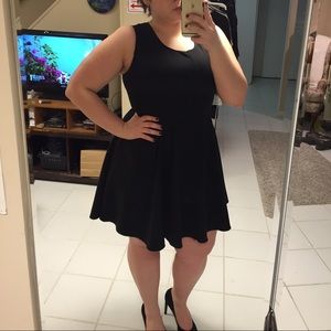 Chic black dress with electric blue zipper