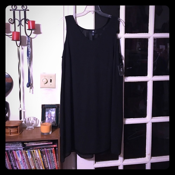 Sleeveless Dress w/ Ruffle overlay back