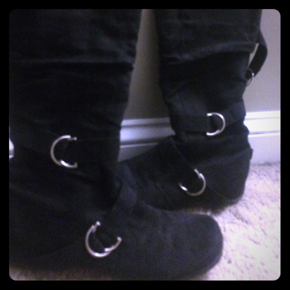 Black buckle boots