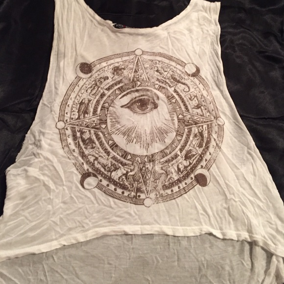 Flowy white triangle shirt