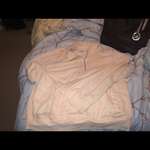 HOLDING🔴🔴🔴 - Picture 2 of 4