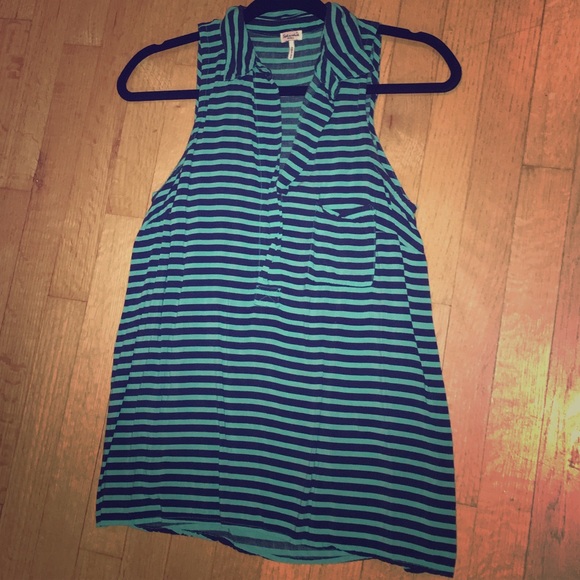 Navy and turquoise sleeveless dress shirt.