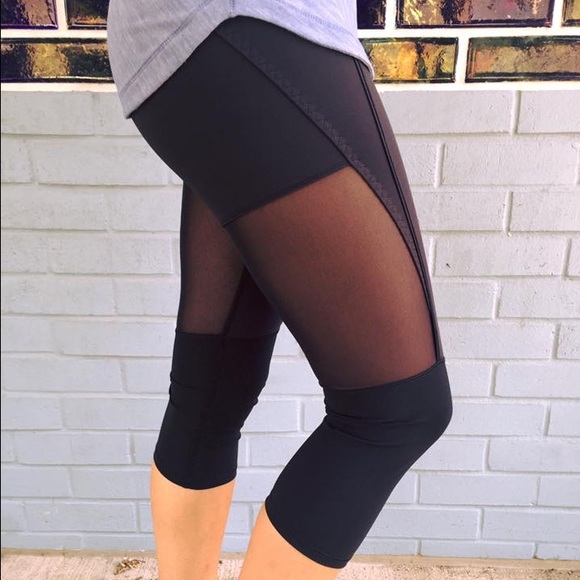 Lululemon training tough mesh crops in black sz 8