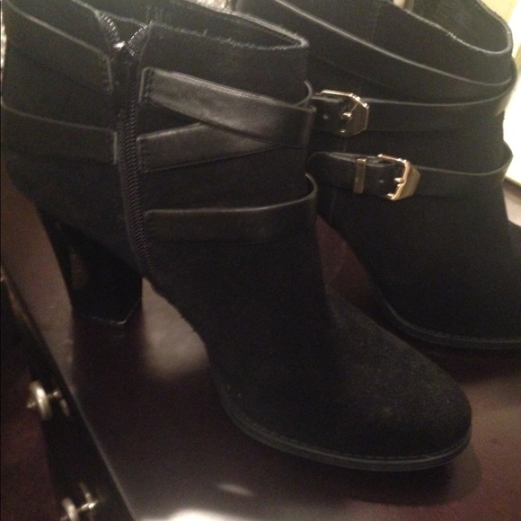 Shoes - Picture 2 of 4