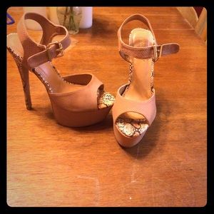 Shoe Dazzle Nude Snakeskin Heels!