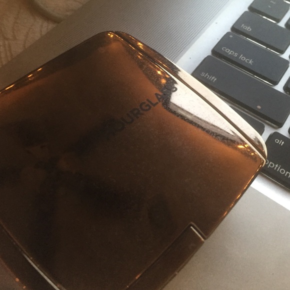 Hour glass ambient bronzer