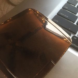 Hour glass ambient bronzer