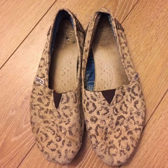 Cheetah/ leopard print Toms
