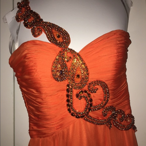 size 8 has been altered to a 7 - Picture 2 of 2