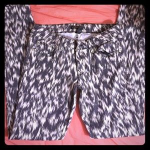 Gorgeous patterned Express jegging!
