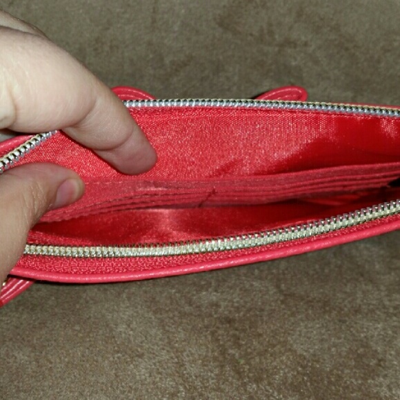 **SOLD**Apt. 9 corral bow wristlet - Picture 3 of 4