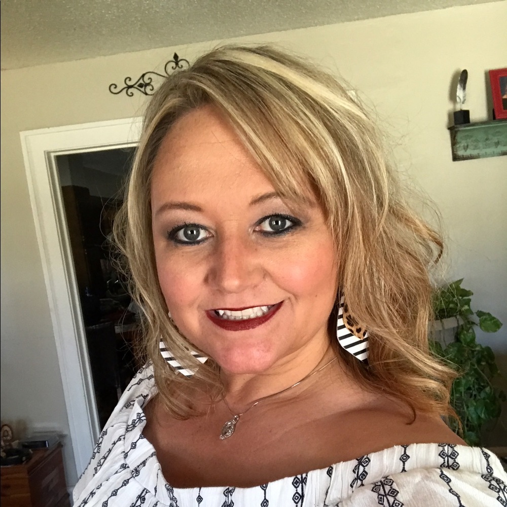 Meet your Posher, Janel