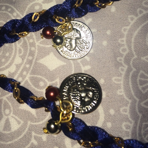 Navy blue necklace - Picture 4 of 4