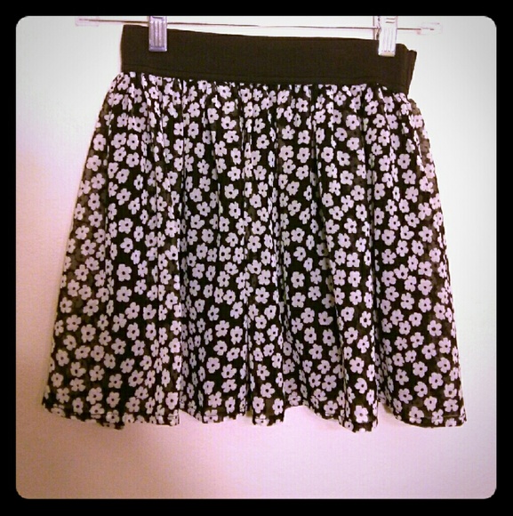 Forever 21 Black & White Flowers Skirt
